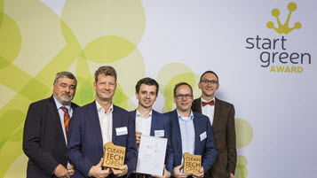 Die Gewinner der deutschen Vorauswahl der Cleantech Open auf der Bühne bei der Preisverleihung